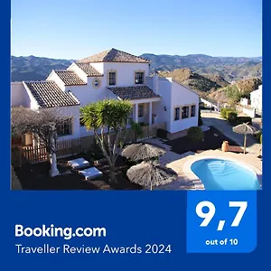 Rosada - Luxurious 3-bedroom With Garden And Pool Villa